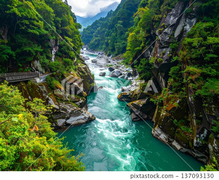 【AI生成影像】日本自然美景－黑部峽V字形峽谷全景圖 137093130