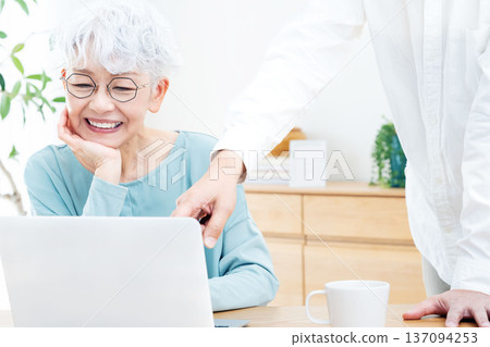 Senior woman being taught how to use a computer 137094253