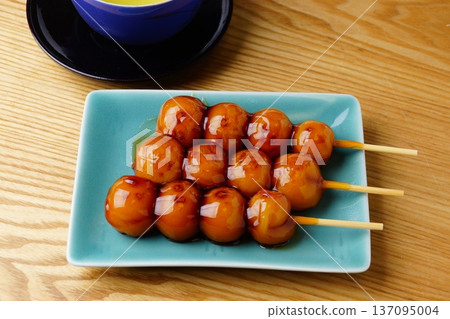 Mitarashi dumpling  137095004