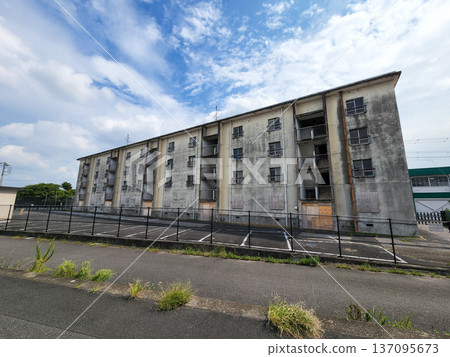 housing complex 137095673