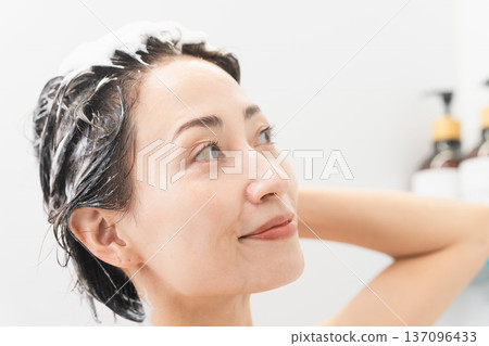 女人洗頭美容圖片 137096433
