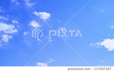 藍色的天空和雲圖像 藍色的天空和雲圖像 137097167
