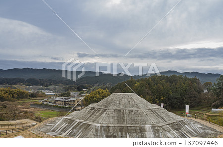 The white pyramid that marks the passage of time: the winter sky over Kengyokozuka Tomb The white pyramid that marks the passage of time: the winter sky over Kengyokozuka Tomb 137097446