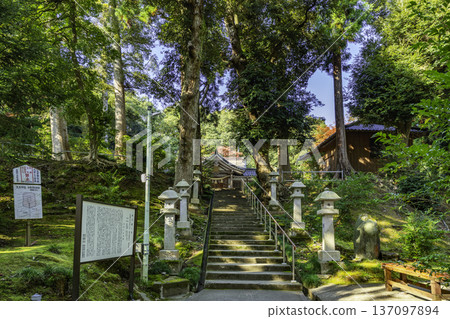 Takaoka Keta Shrine stone steps leading to the shrine, Takaoka City, Toyama Prefecture 137097894