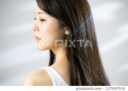 美麗的女人的美麗形象 137097916