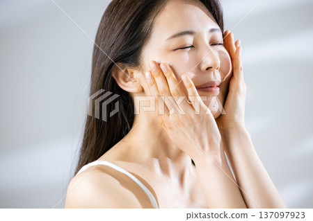 美麗的女人的美麗形象 137097923