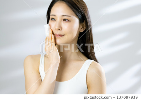 美麗的女人的美麗形象 137097939