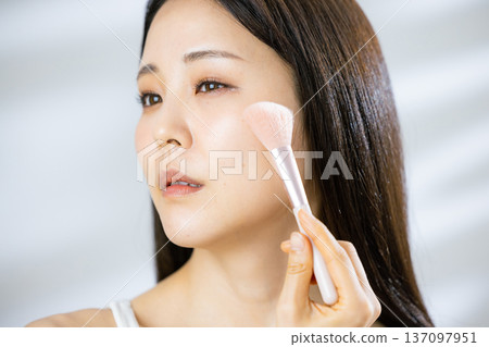 美麗的女人的美麗形象 137097951