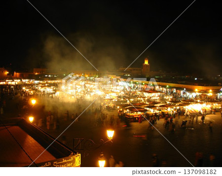 Marrakech square 137098182