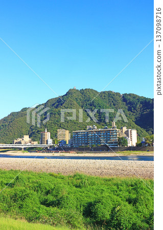 岐阜縣岐阜市長良川溫泉及金華山風景 岐阜縣岐阜市長良川溫泉及金華山風景 137098716