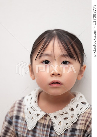 4-year-old girl (white background, no background) 4-year-old girl (white background, no background) 137098775
