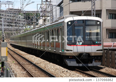 2015年6月 東急株式會社 5000系列 5010 六門田園都市線 Azamino 137098862