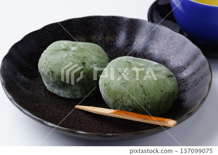 艾蒿年糕 日式點心 艾蒿年糕 日式點心 137099075