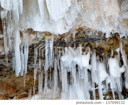Icicles on the rocks 137099132