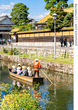 Kurashiki River Boat Tour and Kurashiki Bikan Historical Quarter Tour (The bustling Kurashiki River with river boats carrying goods and the white-walled townscape) Kurashiki River Boat Tour and Kurashiki Bikan Historical Quarter Tour (The bustling Kurashiki River with river boats carrying goods and the white-walled townscape) 137099766