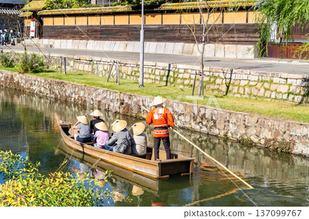 Kurashiki River Boat Tour and Kurashiki Bikan Historical Quarter Tour (The bustling Kurashiki River with river boats carrying goods and the white-walled townscape) Kurashiki River Boat Tour and Kurashiki Bikan Historical Quarter Tour (The bustling Kurashiki River with river boats carrying goods and the white-walled townscape) 137099767