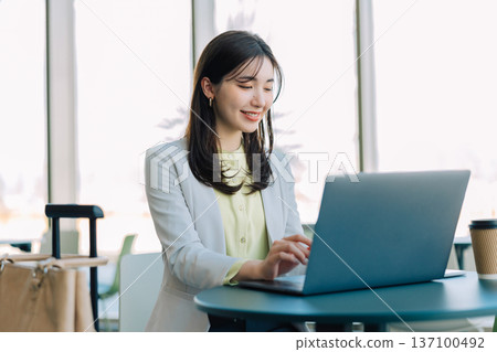 Business woman 137100492