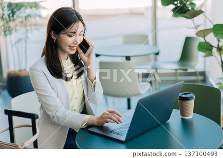 Business woman 137100493
