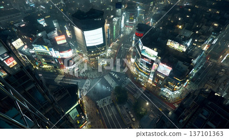 夜晚閃耀的城市夜景 137101363