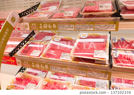 二月:去肉店購物 二月:去肉店購物 137102339