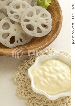 Sliced lotus root and mayonnaise 137102691
