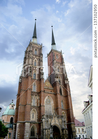 Beautiful Wroclaw market square. Faded colors. Vintage elegant carriages with beautifully dressed horses ride people around the historic center of Wroclaw on the old streets of Europe High quality 137102950