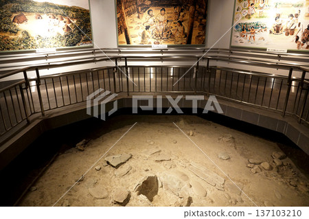Stone Age dwelling remains on display at the roadside station 137103210