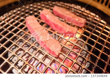 炭烤和牛肋排 137104644