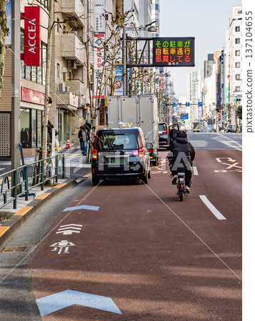 Bicycles avoiding parked vehicles on bicycle navigation lines: A challenge for urban transportation Bicycles avoiding parked vehicles on bicycle navigation lines: A challenge for urban transportation 137104655