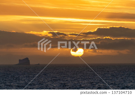 Antarctic sunset in the Bransfield strait Antarctic sunset in the Bransfield strait 137104710