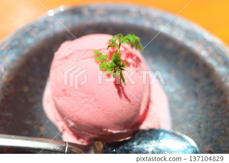 Strawberry ice cream at a yakiniku restaurant Strawberry ice cream at a yakiniku restaurant 137104829