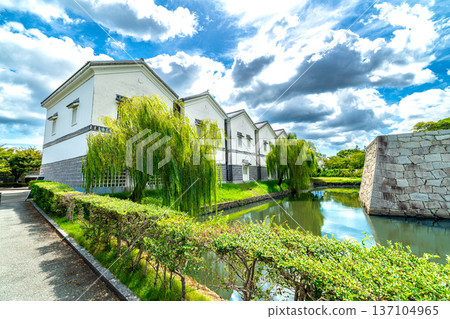 [Japan's Top 100 Castles] Ako Castle in early autumn: Stone walls, moat, and Ako City History Museum, Ako City, Hyogo Prefecture 137104965
