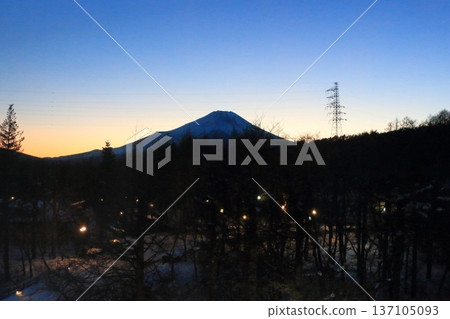 View of Mt. Fuji from the Marriott Hotel at Lake Yamanakako in Yamanashi prefecture of Japan in the evening 137105093