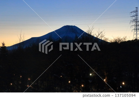 View of Mt. Fuji from the Marriott Hotel at Lake Yamanakako in Yamanashi prefecture of Japan in the evening View of Mt. Fuji from the Marriott Hotel at Lake Yamanakako in Yamanashi prefecture of Japan in the evening 137105094