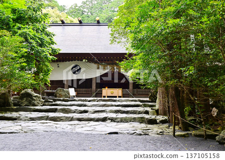 Tsubaki Grand Shrine, surrounded by fresh greenery, is Japan's oldest shrine. The main hall and the scenery of fresh greenery. A god of road opening. A tourist spot in Mie Prefecture. 137105158