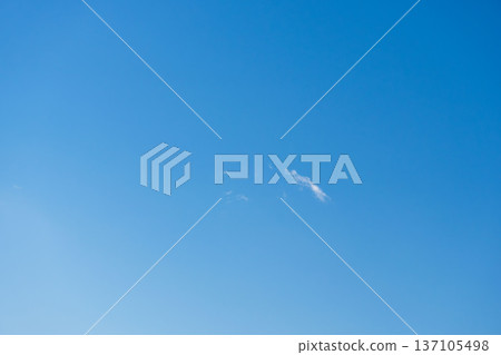 Refreshing winter blue sky and shining clouds 01 137105498