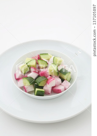 Cut red turnips, red radishes, and cucumbers 137105897