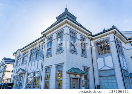 Kurashikikan Tourist Information Center, Kurashiki Bikan Historical Quarter Tour (former Kurashiki Town Hall, a Western-style wooden building), tourist guide and free rest area 137106311
