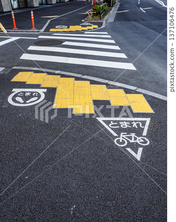 Bicycle stop signs installed before crosswalks and safety measures at intersections 137106476