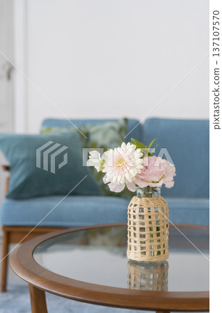 與花共處:客廳裡的花瓶 與花共處:客廳裡的花瓶 137107570