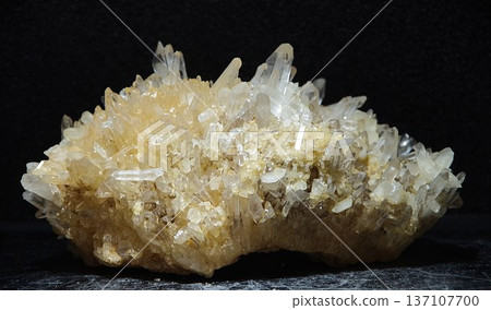 crystal 137107700