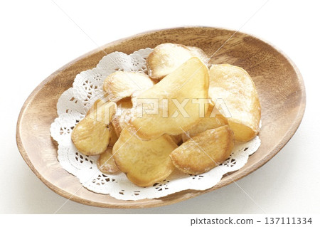 Sweet potato chips 137111334