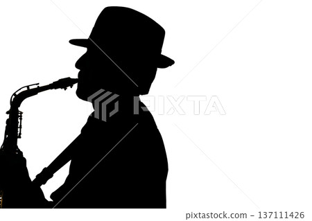 吹奏薩克斯風的男子剪影 137111426