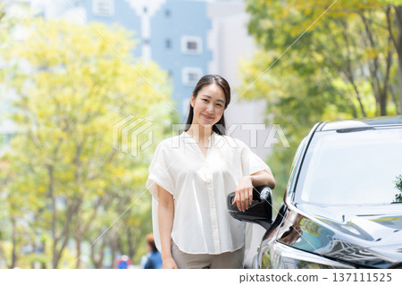 初夏時節，一輛女車 137111525