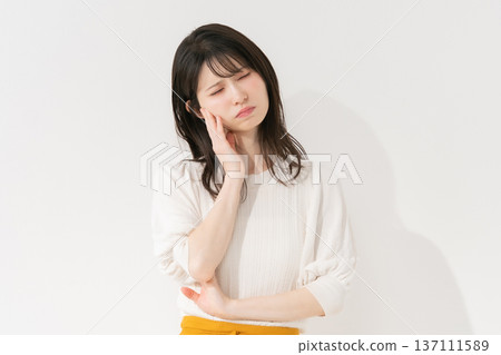 Middle women suffer Middle women suffer 137111589