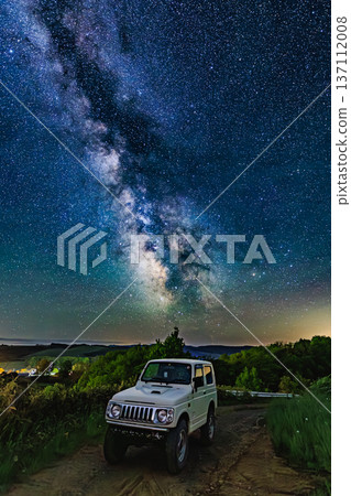 星空之旅：銀河夜景與越野車 137112008