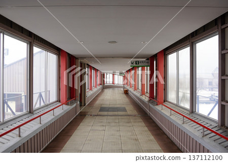 Free passageway (overpass) at Yuni Station Free passageway (overpass) at Yuni Station 137112100