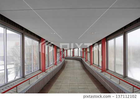 尤尼站免費通道（立體交叉） 137112102