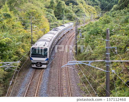 【喬班線】一列行駛在開始變色的鐵軌上的本地列車 137112468