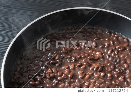 煮熟的紅豆,整粒豆醬 煮熟的紅豆,整粒豆醬 137112754